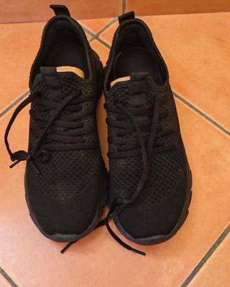 Scarpe nere, come nuove, 42,5 con suola Fresh Foam