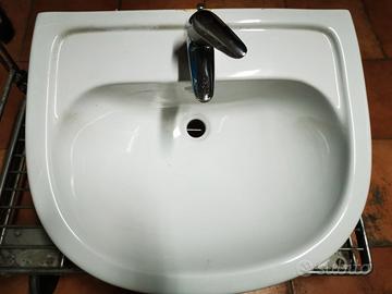 2 Lavabi bianchi classici