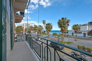 Loano fronte mare si propone trilocale