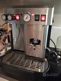 La piccola macchina caffè 