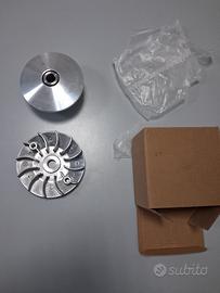 Variatore anteriore per trasmissione a cinghia.