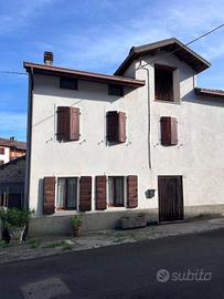 Casa indipendente di 130 m² con più di 5 locali e 
