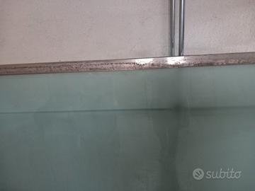 lastra vetro con supporti d acciaio