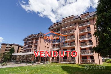 IN PALAZZINA CON PISCINA MONOLOCALE CON BALCONE -