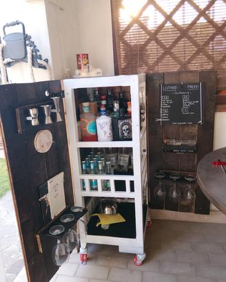 mobile porta bottiglie