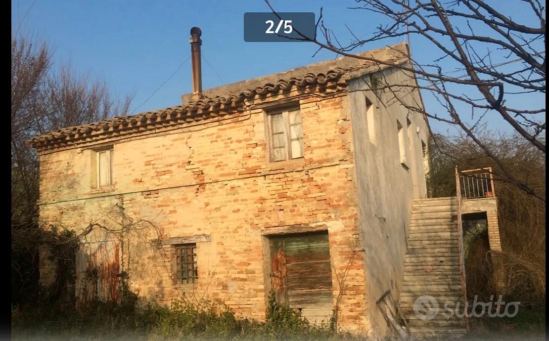 Casolare piu' terreno di circa 2,8 ha - Vista 2