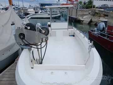Barca vetroresina Conero7mt+licenza pesca