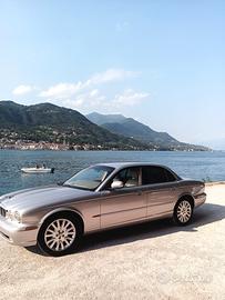 Jaguar xj8