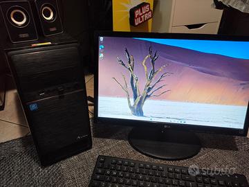 PC desktop con monitor