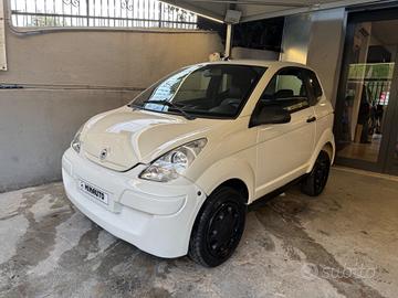 Aixam Bianco Perla Trasporto e Permute