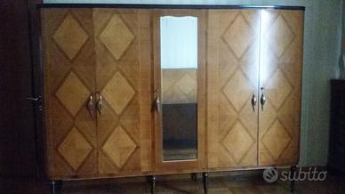 armadio in legno  + letto completo di rete 