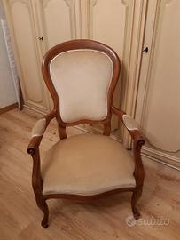 poltroncina in velluto e noce