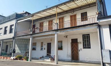 PORZIONE DI CASA CON TERRAZZO E BOX DOPPIO!