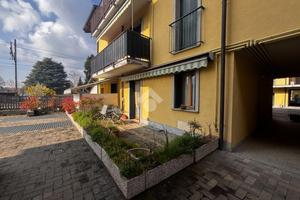 2 LOCALI A VENEGONO SUPERIORE