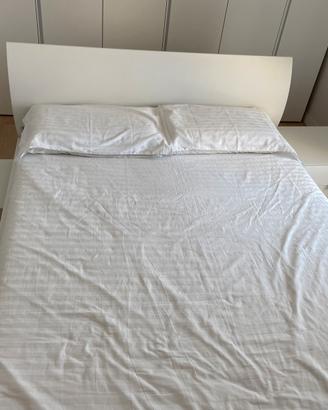 Comodino e panca in legno laccato bianco