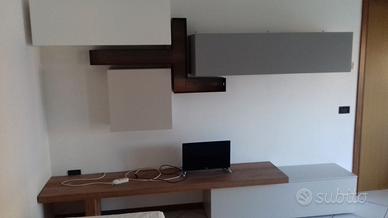 Parete attrezzata in buono stato