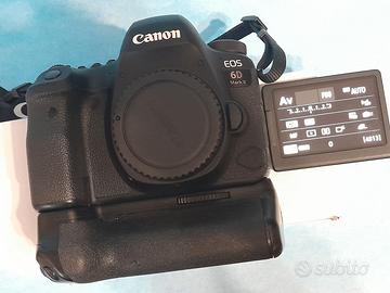 Canon EOS 6D Mark II+ grip comp+scatol ed access.