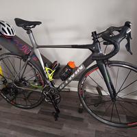 bici da corsa in carbonio 