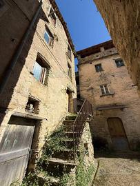 Rustico / Casale di 200 m² con più di 5 locali a P