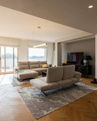 Attico / Mansarda di 214 m² con 4 locali e box aut