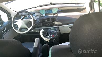 Auto per trasporto disabili