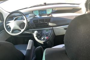 Auto per trasporto disabili