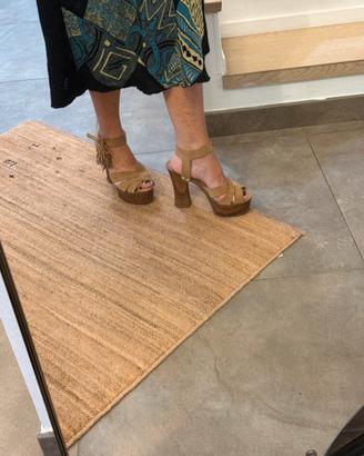 Sandali Guess in suede (vera pelle)