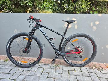 MTB MUSCOLARE SCOTT IN CARBONIO