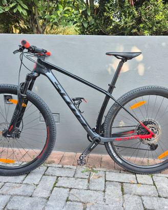 MTB MUSCOLARE SCOTT IN CARBONIO