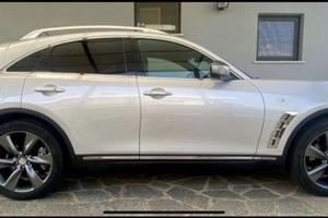 Infiniti QX70S 3.7 gpl