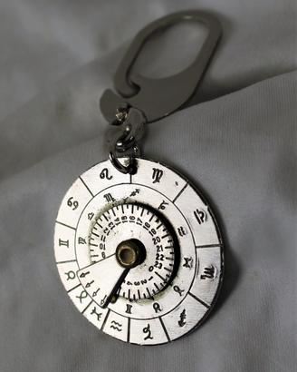 Portachiavi con ruota zodiacale (Massonico?)