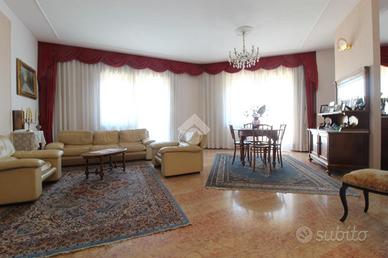 4 LOCALI A ASCOLI PICENO