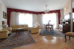 4 LOCALI A ASCOLI PICENO