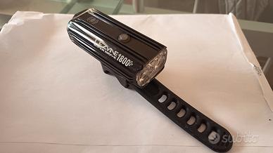 Faro lezyne super drive 1800 per bici