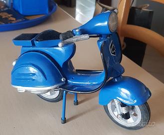 modellino vespa in metallo 