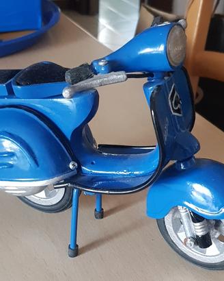 modellino vespa in metallo 