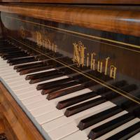 Pianoforte mezza coda