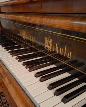 Pianoforte mezza coda