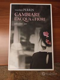 Cambiare l'acqua ai fiori