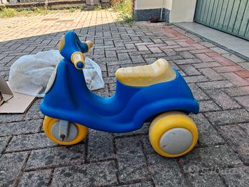 triciclo a spinta per bambini Vespa Chicco