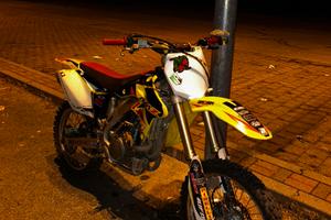 Suzuki rmz 250