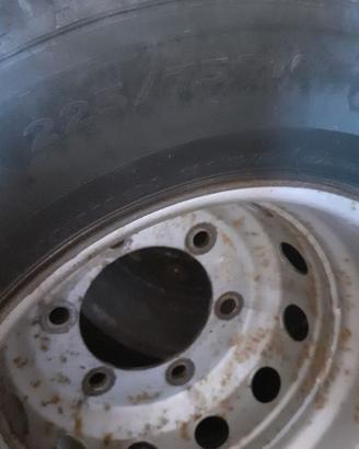Gomme 225/75 r16