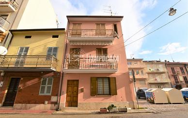 Casa singola in pieno centro, con 2 camere, doppi
