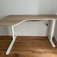 Scrivania Ikea, 160x110cm, regolabile in altezza