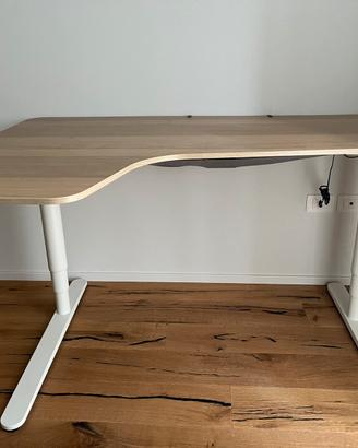 Scrivania Ikea, 160x110cm, regolabile in altezza