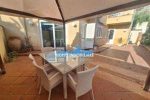 APPARTAVILLA 4 VANI: PRESSI MONDELLO All'interno