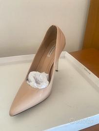 Scarpa con tacco a spillo