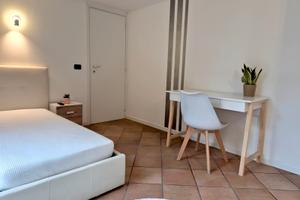 Ampia stanza con balcone centro Bergamo