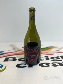 Bottiglia vuota domperignon rosè luminosa