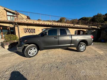 Toyota Land Cruiser tundra V8 GPL